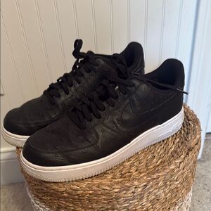 Nike Air Force 1 Low 07 LV8 Black Obsidian Ostrich Leather Sz 10.5 718152-009